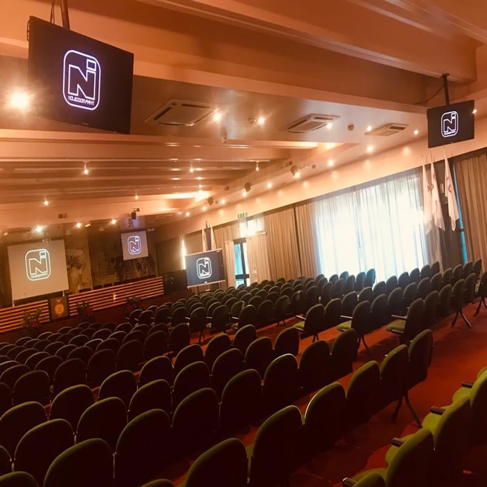 Noleggio videoproiettore 4K per eventi aziendali